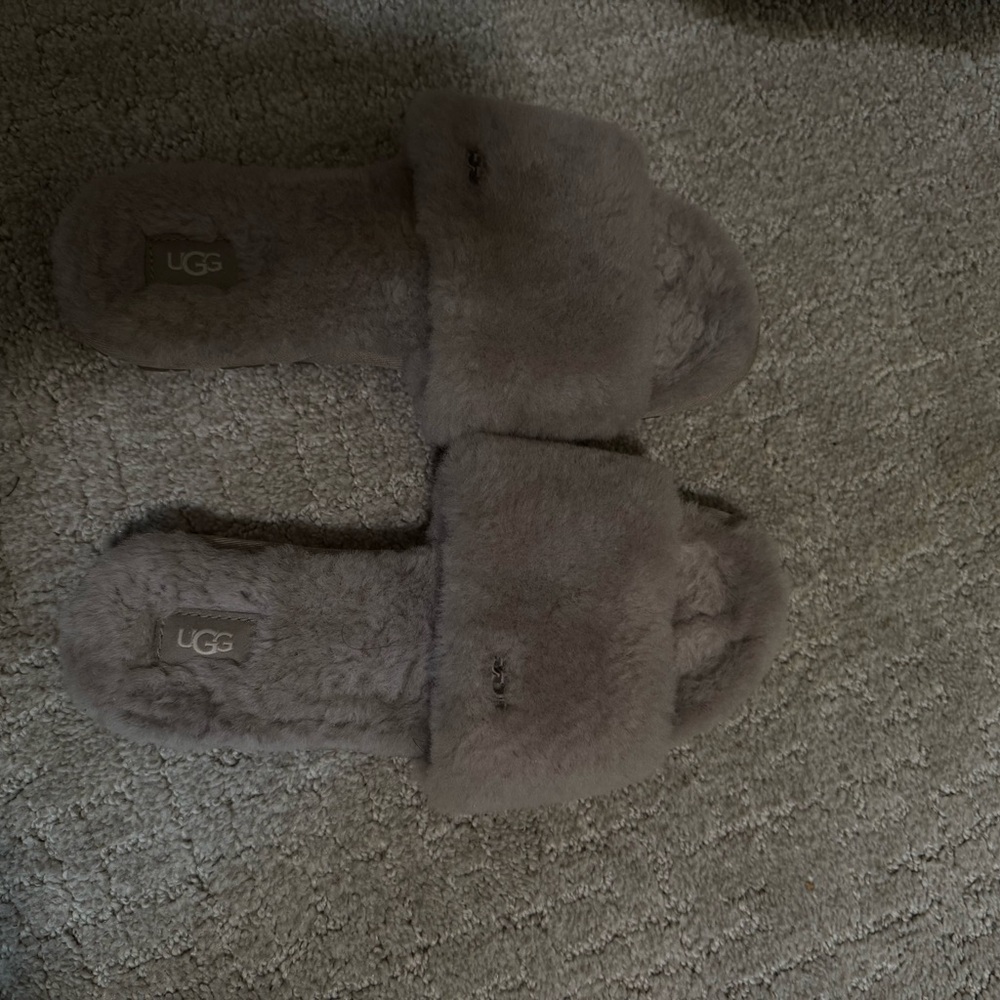 Ugg slipper in a light taupe